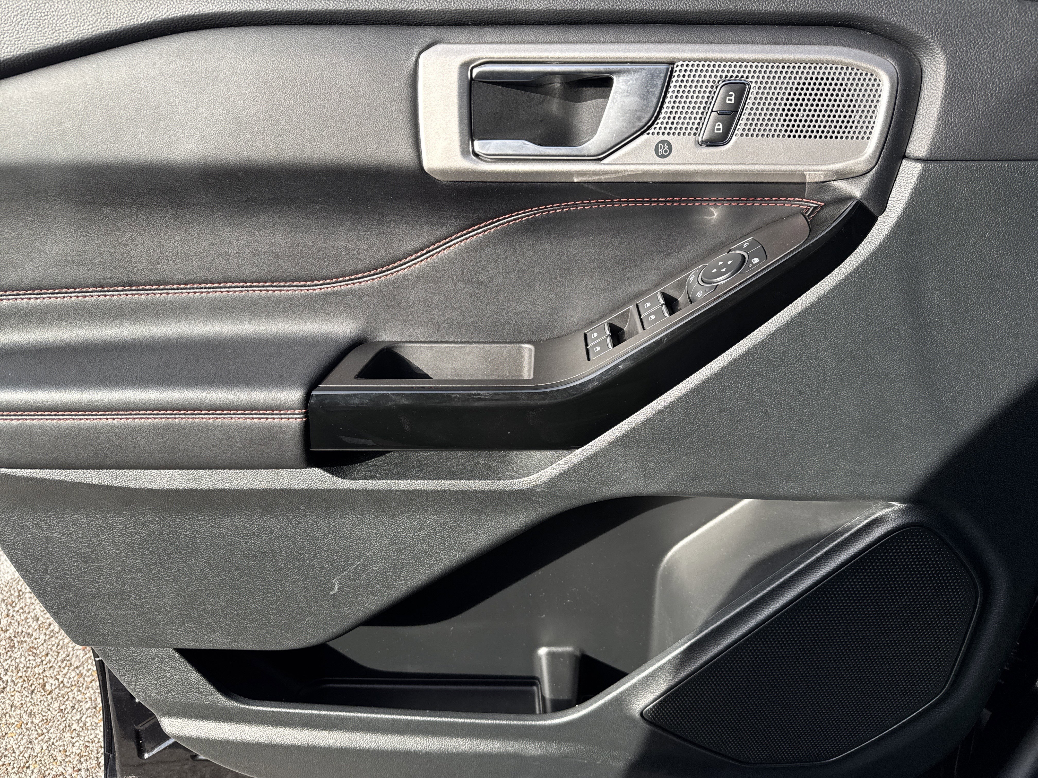 Certified 2024 Ford Explorer ST-Line w/ Class IV Trailer Tow Package image 14