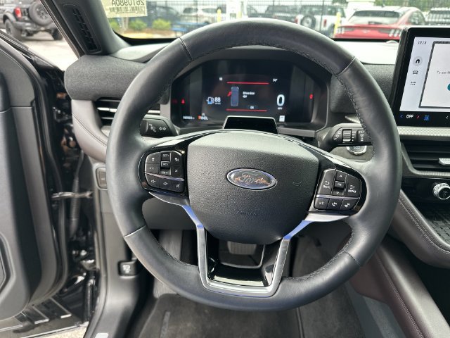 Certified 2025 Ford Explorer Platinum RWD image 15