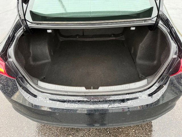Used 2021 Chevrolet Malibu LT FWD image 34
