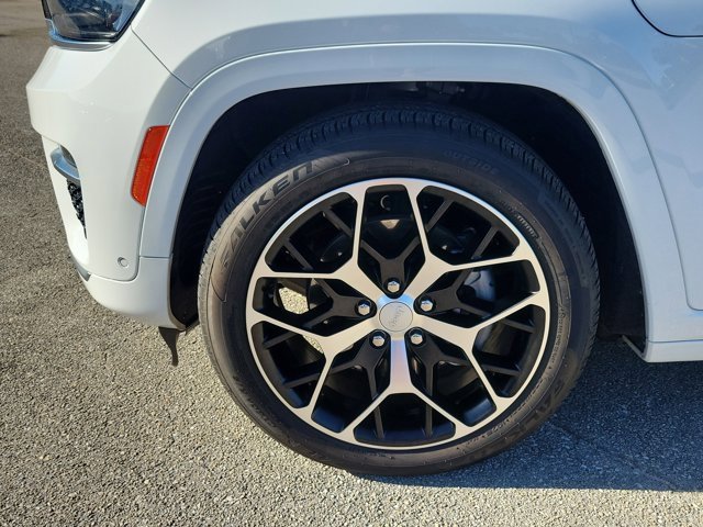 Used 2022 Jeep Grand Cherokee Summit image 8