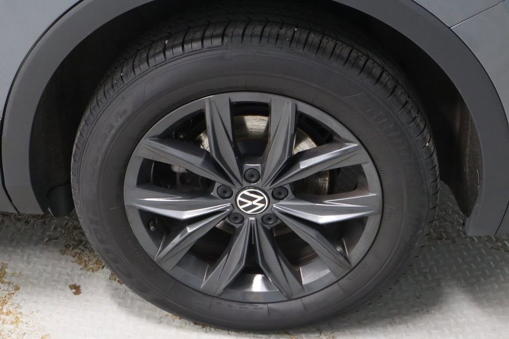 Used 2024 Volkswagen Tiguan SE image 19