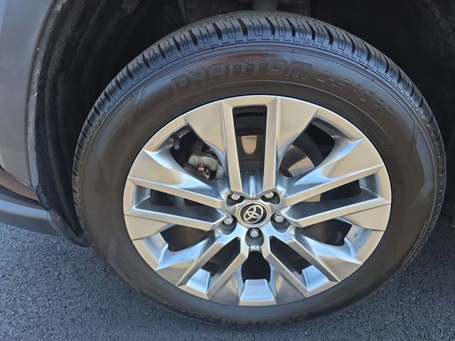 Used 2020 Toyota RAV4 XLE Premium AWD/4WD image 10