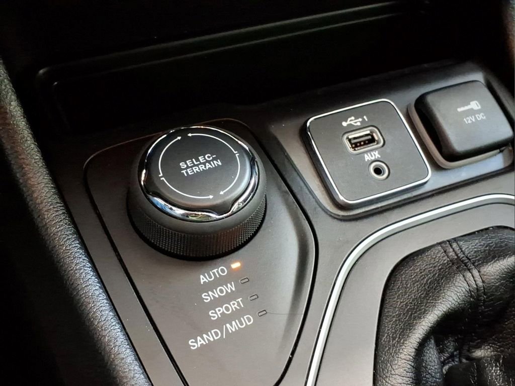 Used 2021 Jeep Cherokee Latitude Lux 80th Anniv w/ Quick Order Package 26U 80TH AWD/4WD image 8