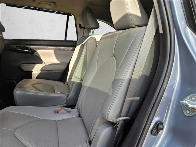 Used 2021 Toyota Highlander Limited image 20