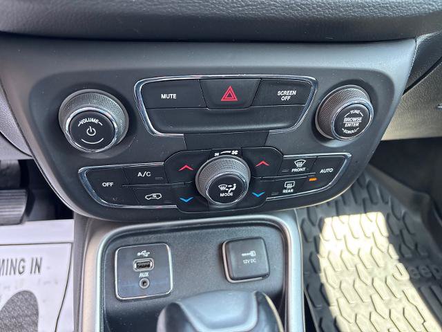 Used 2018 Jeep Compass Latitude w/ Popular Equipment Group FWD image 13