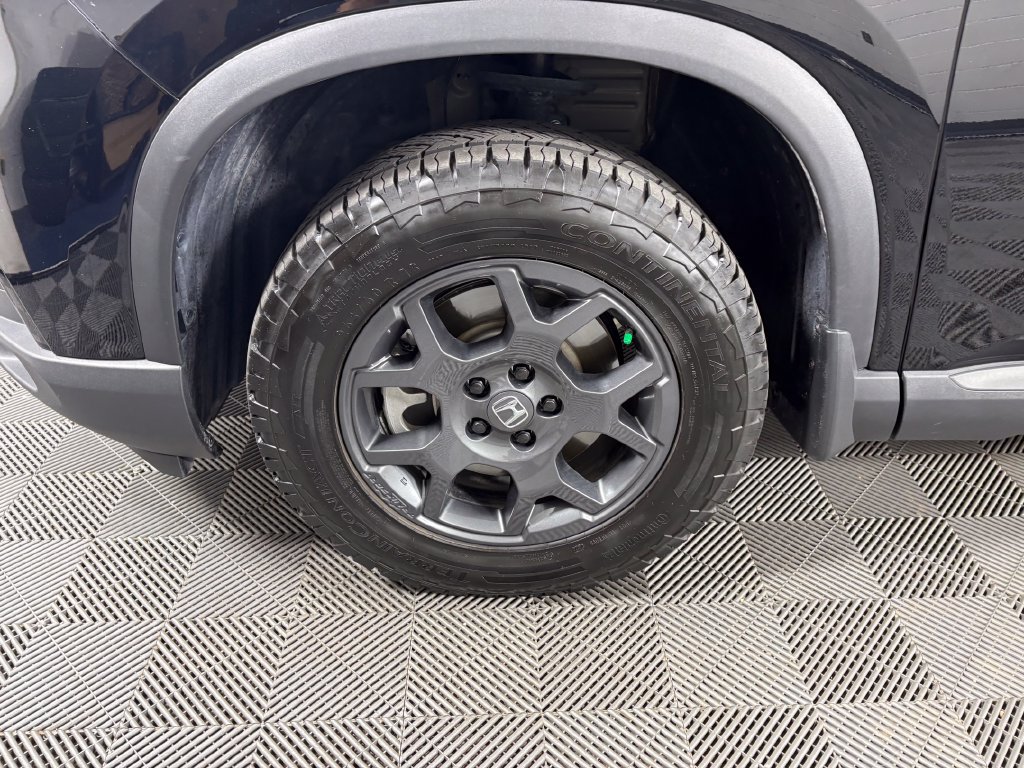 Used 2025 Honda Pilot TrailSport image 10