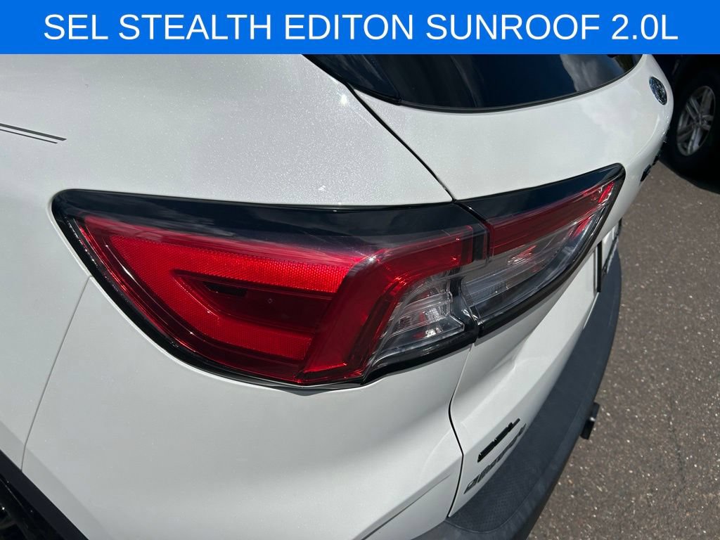 Certified 2022 Ford Escape SEL w/ SEL Stealth AWD Package image 30