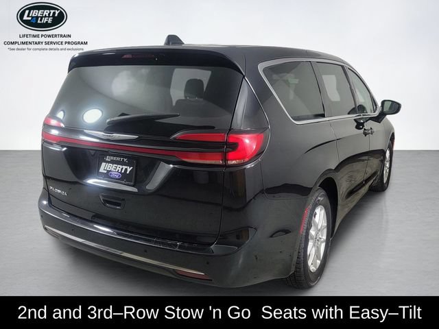 Used 2024 Chrysler Pacifica Touring-L FWD image 3