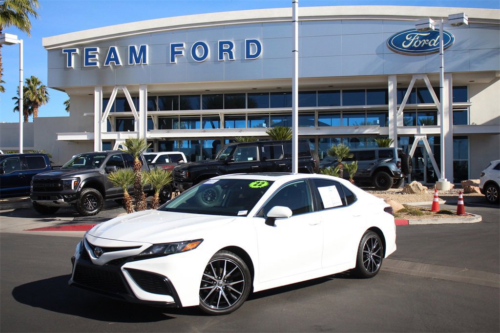 Used 2022 Toyota Camry SE w/ Convenience Package image 2