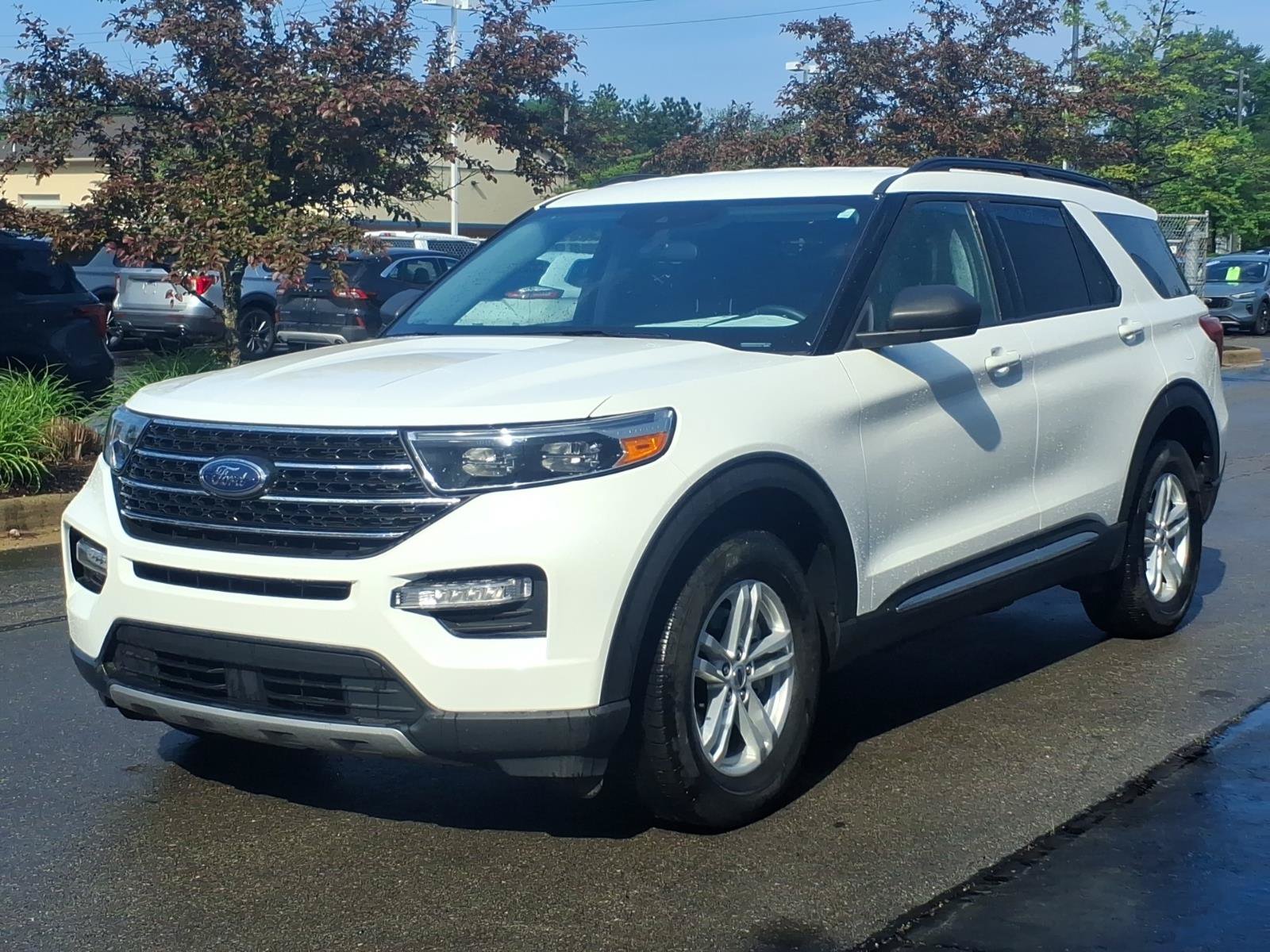 Certified 2024 Ford Explorer XLT w/ Equipment Group 202A AWD/4WD image 3