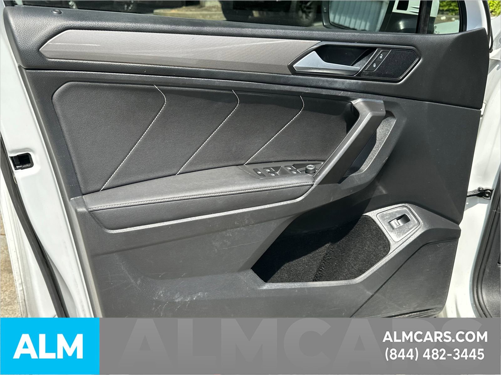 Used 2022 Volkswagen Tiguan SE FWD image 11