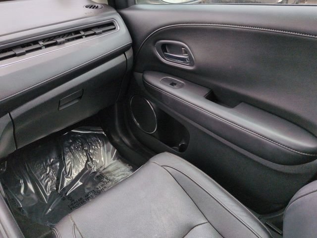 Used 2020 Honda HR-V Touring image 17
