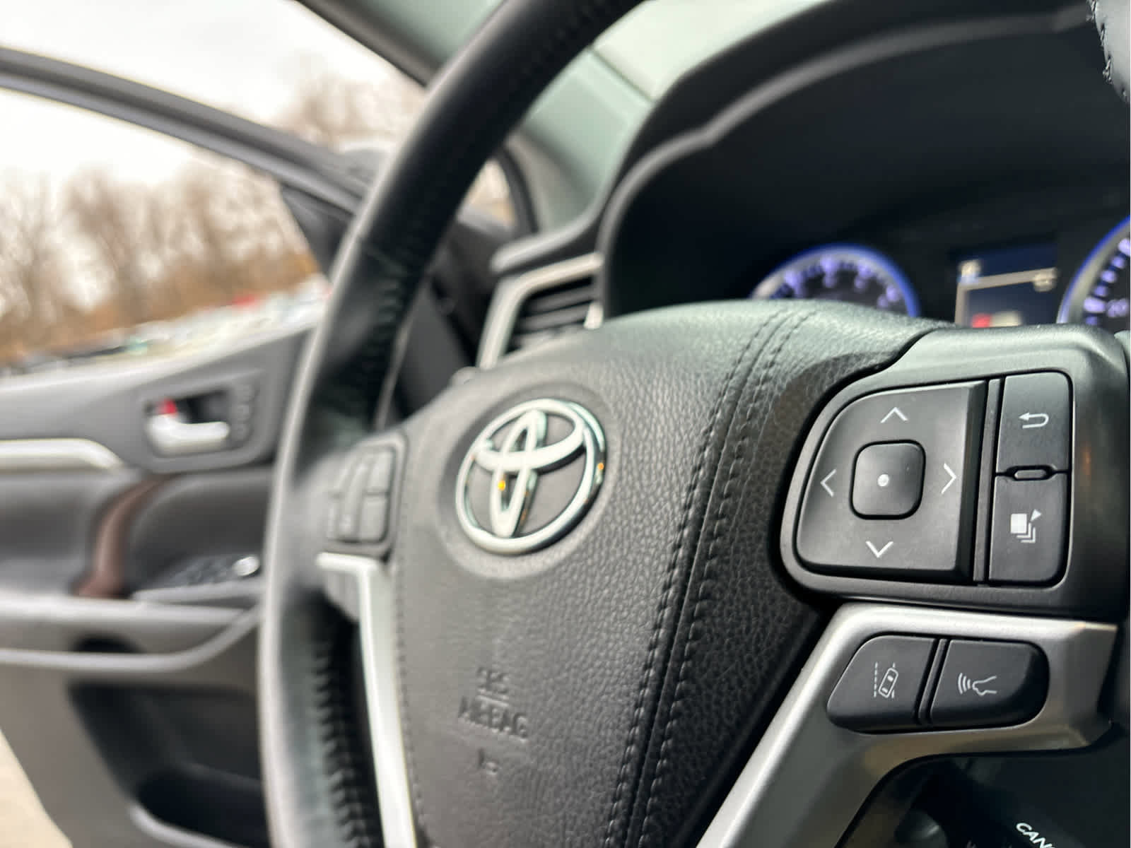 Used 2019 Toyota Highlander Limited Platinum image 13