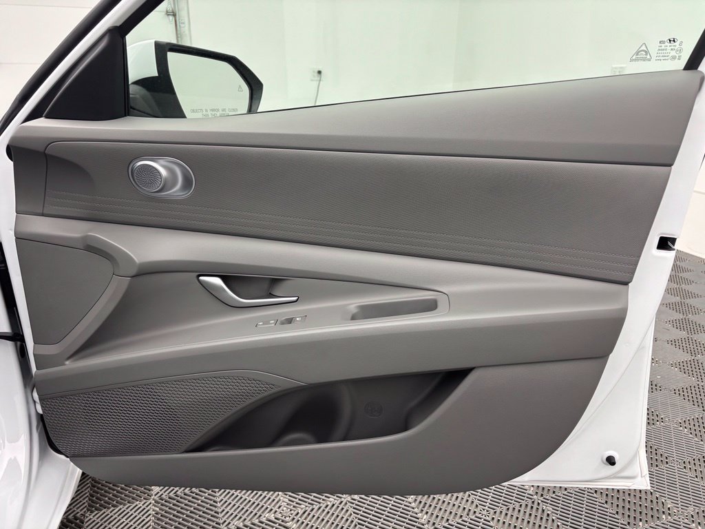 Used 2024 Hyundai Elantra SEL FWD image 29