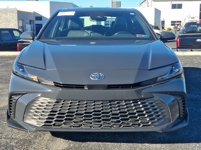 Used 2025 Toyota Camry SE w/ Convenience Package FWD image 2