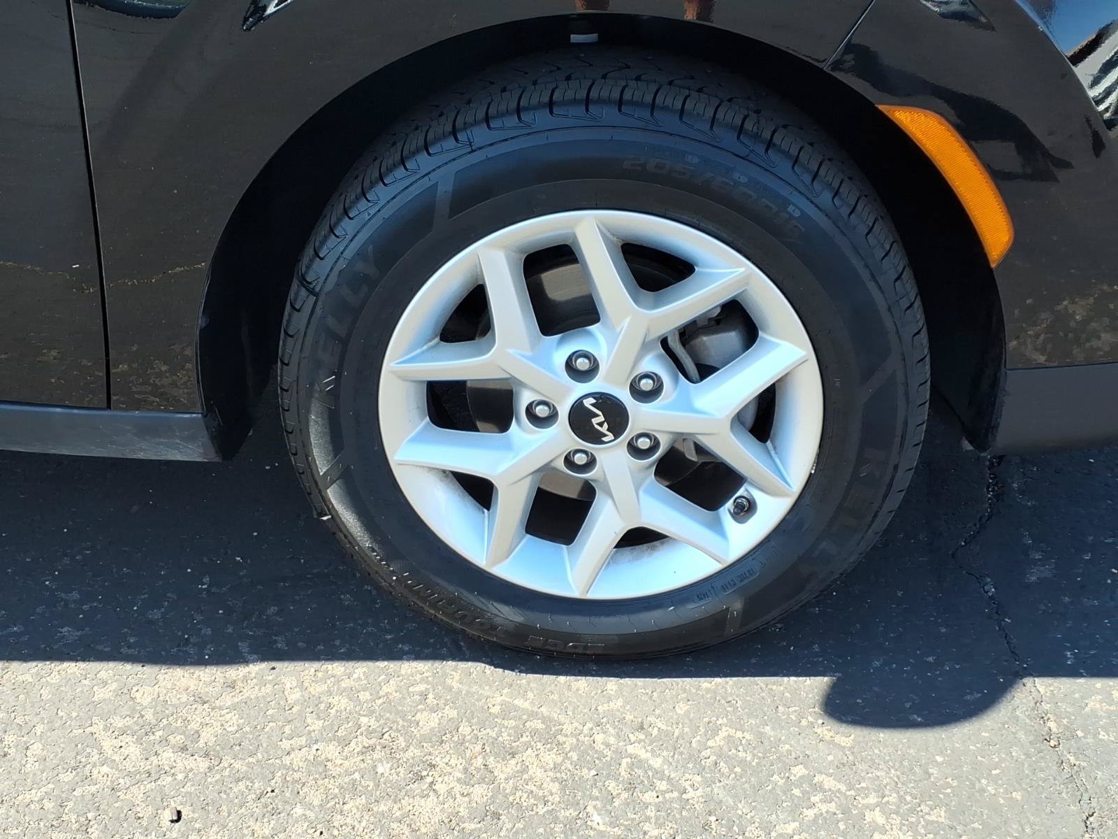 Used 2025 Kia Soul LX w/ LX Technology Package FWD image 9