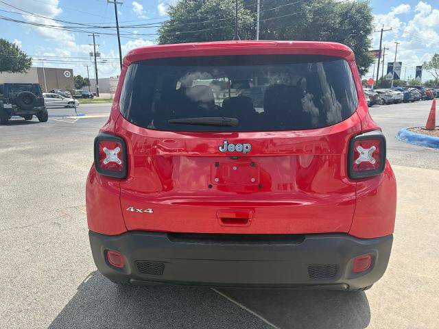 Used 2023 Jeep Renegade Latitude AWD/4WD image 6