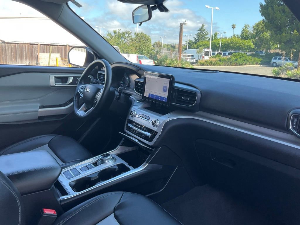 Certified 2022 Ford Explorer XLT w/ Equipment Group 202A image 90