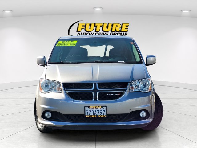 Used 2017 Dodge Grand Caravan SXT FWD image 2