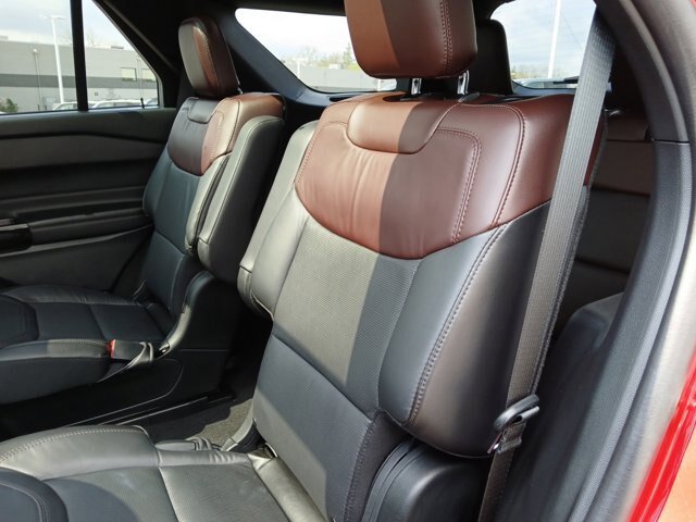 Certified 2023 Ford Explorer Platinum w/ Technology Package AWD/4WD image 23