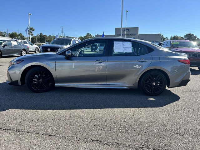 Used 2025 Toyota Camry SE FWD image 9