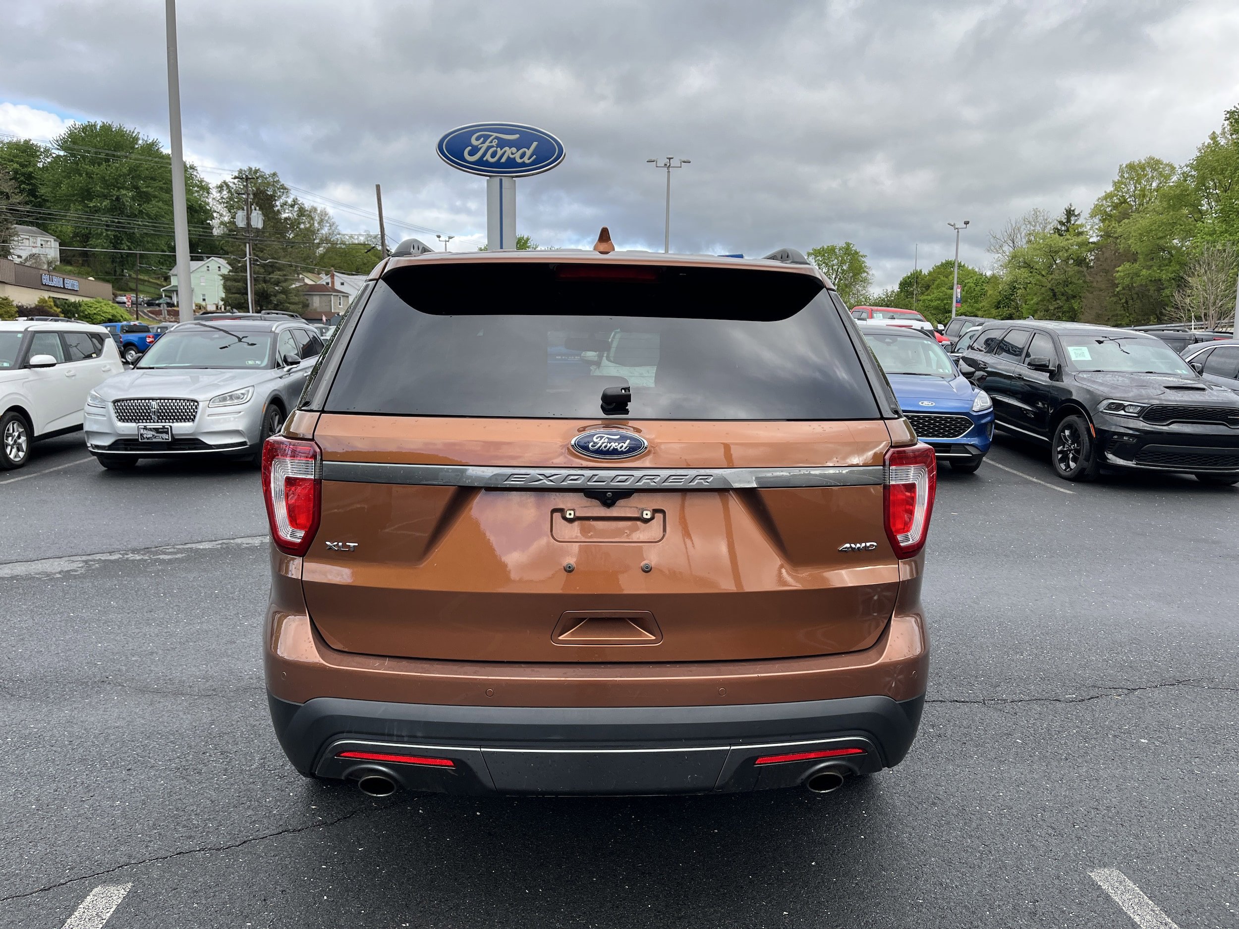 Certified 2017 Ford Explorer XLT w/ Equipment Group 202A AWD/4WD image 5
