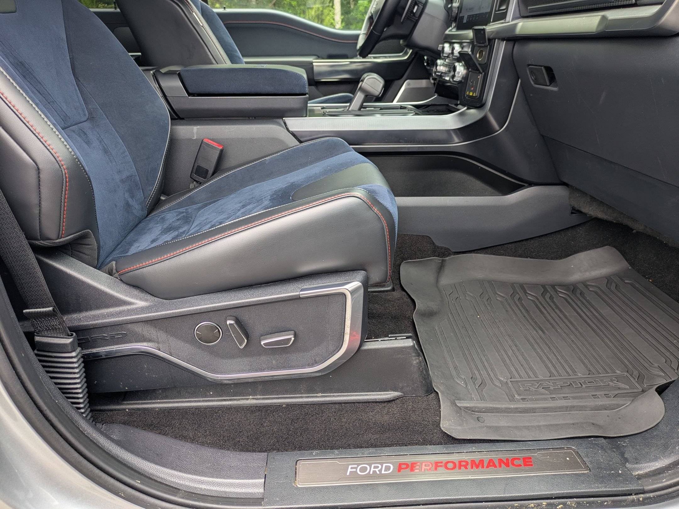 Certified 2023 Ford F150 Raptor w/ Raptor 37 Performance Package AWD/4WD image 40