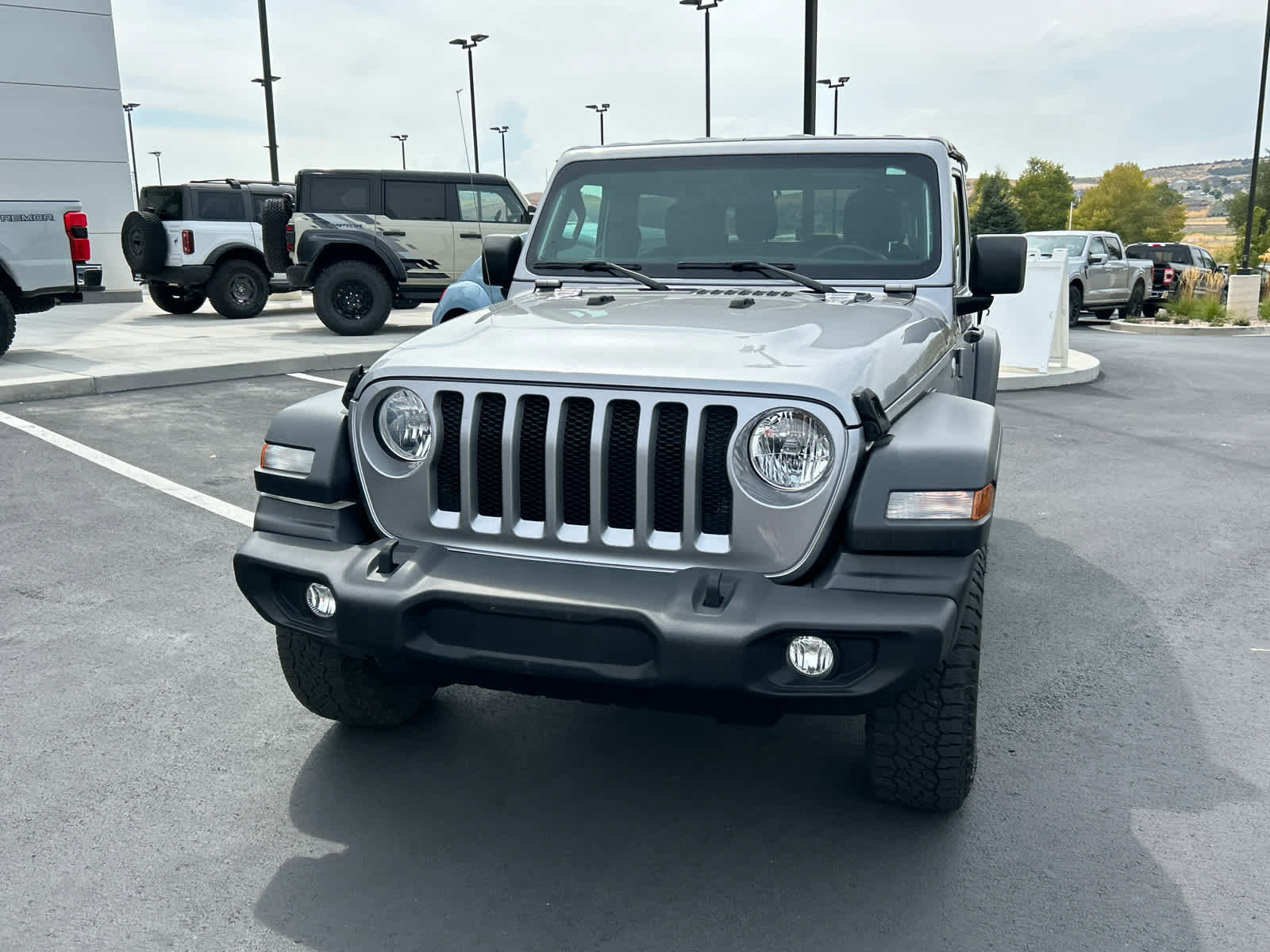 Used 2019 Jeep Wrangler Sport image 3