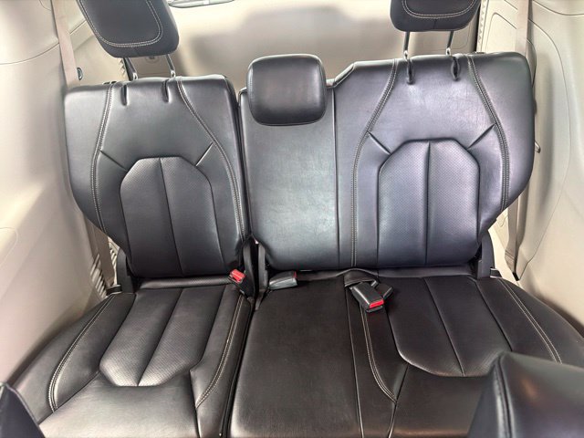 Used 2023 Chrysler Pacifica Touring-L FWD image 19