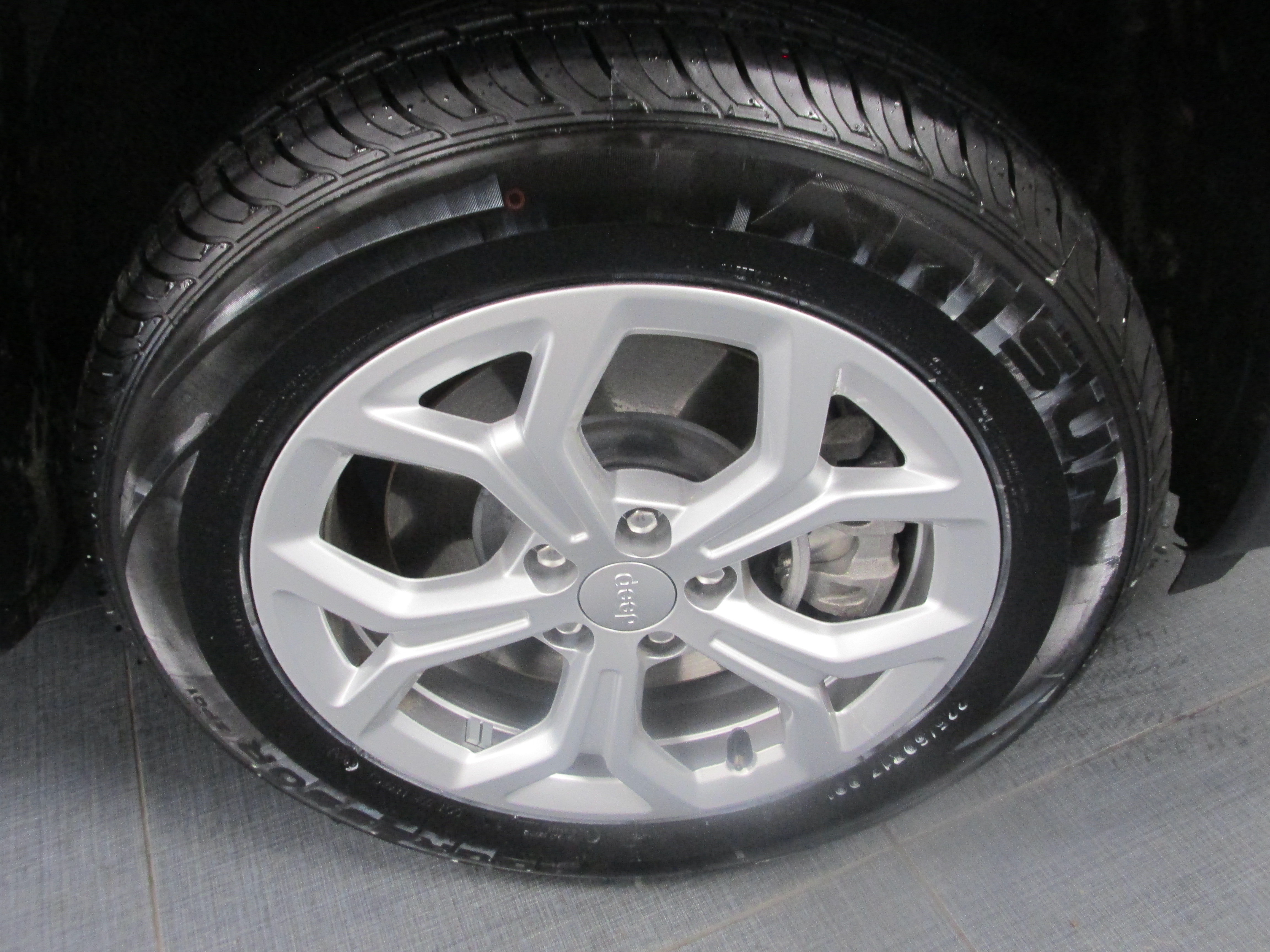 Used 2024 Jeep Compass Latitude AWD/4WD image 15