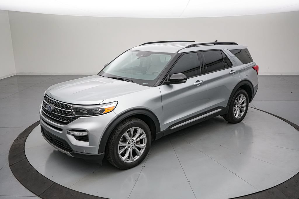 Certified 2024 Ford Explorer XLT w/ Equipment Group 202A AWD/4WD image 8
