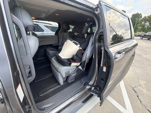 Used 2021 Toyota Sienna Limited FWD image 17