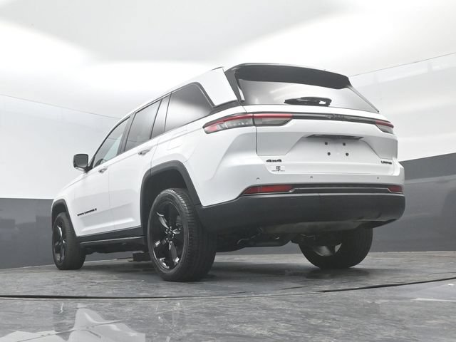 Used 2023 Jeep Grand Cherokee Limited w/ Black Appearance Package AWD/4WD image 23