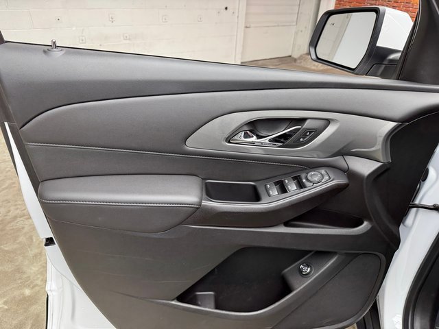 Used 2023 Chevrolet Traverse LT image 11