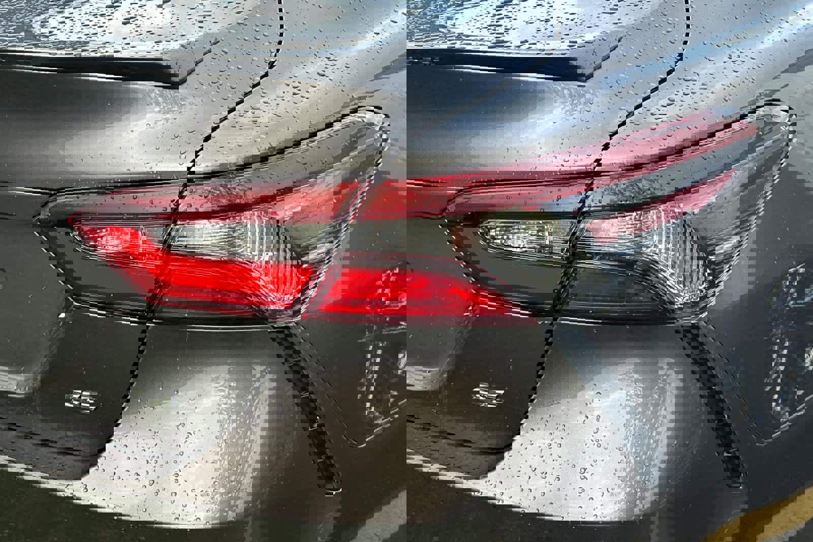 Used 2024 Toyota Camry SE image 10