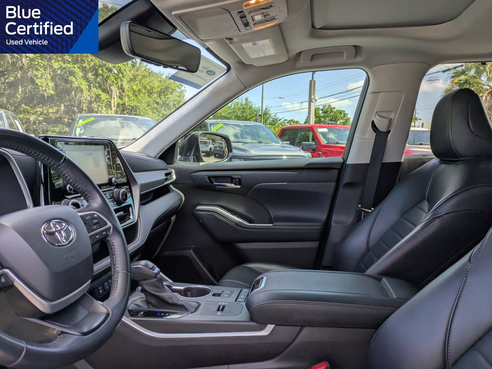 Used 2022 Toyota Highlander XLE FWD image 24