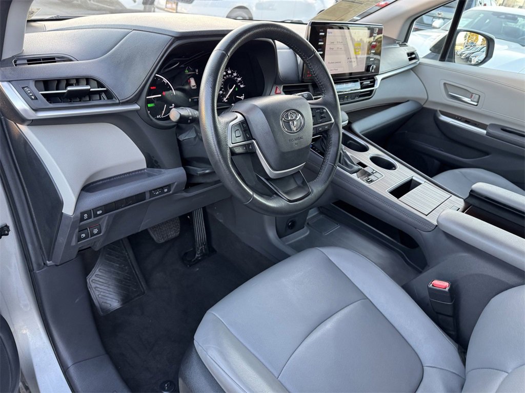 Used 2024 Toyota Sienna XLE image 10