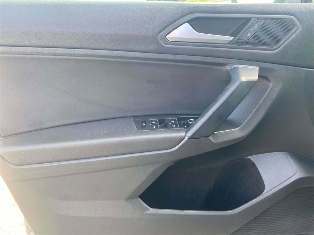 Used 2019 Volkswagen Tiguan SE image 14