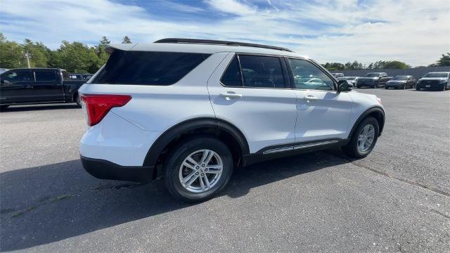 Certified 2022 Ford Explorer XLT w/ Equipment Group 202A image 5