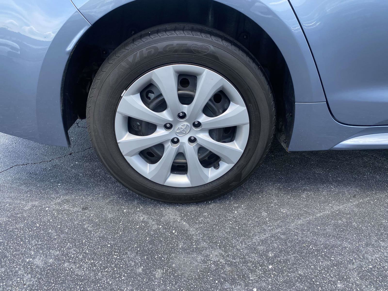 Used 2025 Toyota Corolla LE FWD image 9