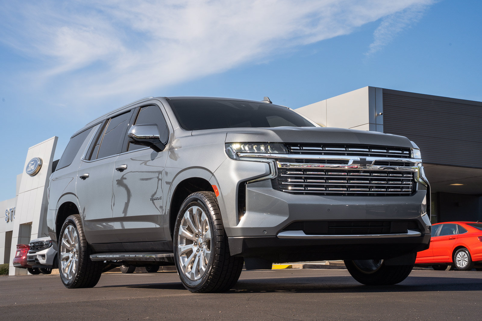 Used 2024 Chevrolet Tahoe Premier w/ Premium Package RWD image 2