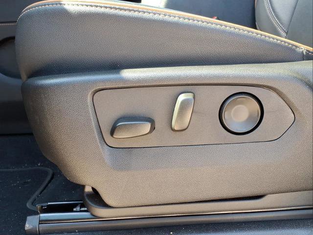 Used 2024 GMC Yukon AT4 w/ Technology Package image 25