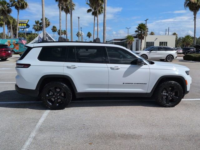 Used 2023 Jeep Grand Cherokee L Laredo AWD/4WD image 3