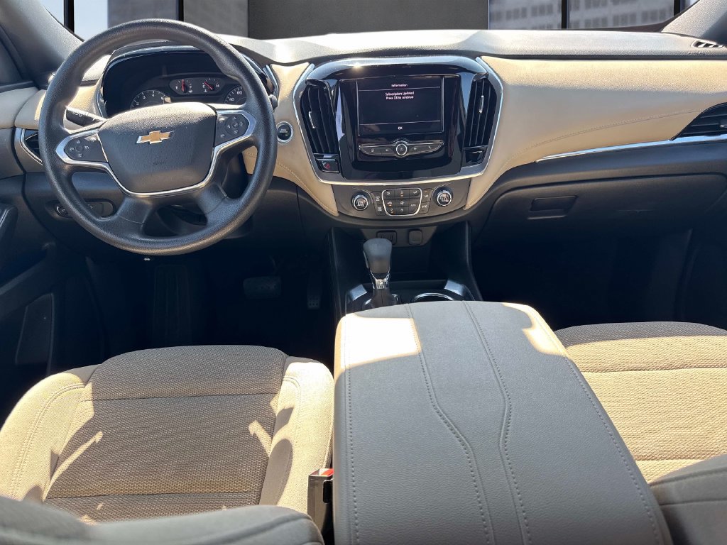 Used 2022 Chevrolet Traverse LS FWD image 13