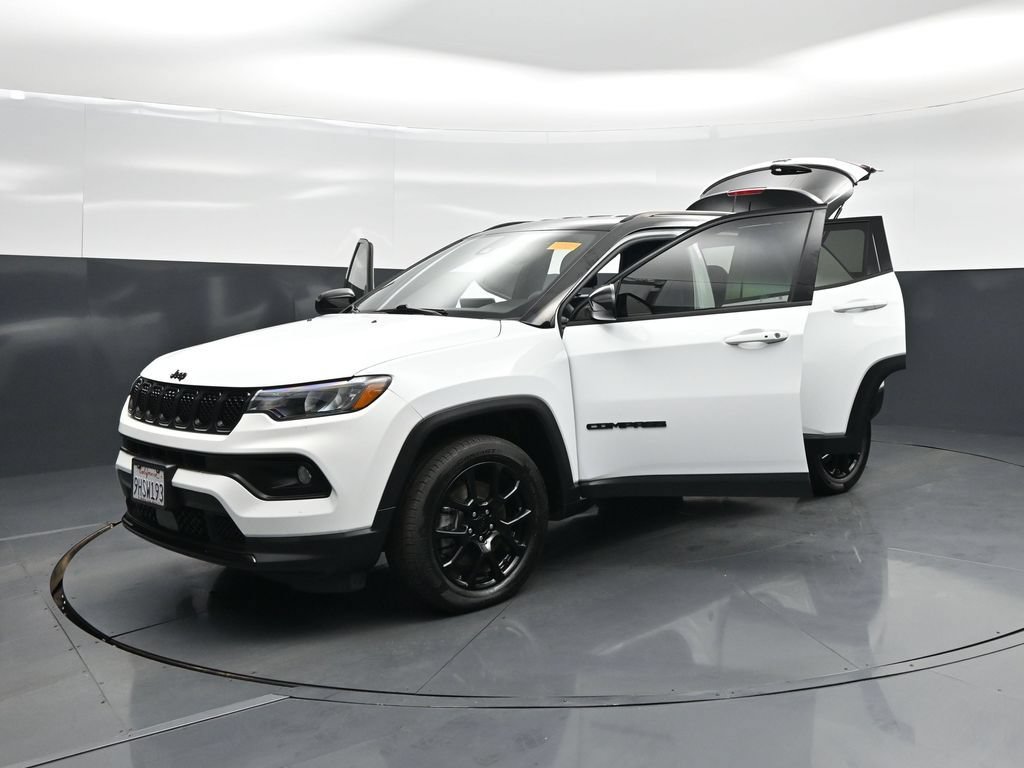Used 2023 Jeep Compass Latitude AWD/4WD image 26