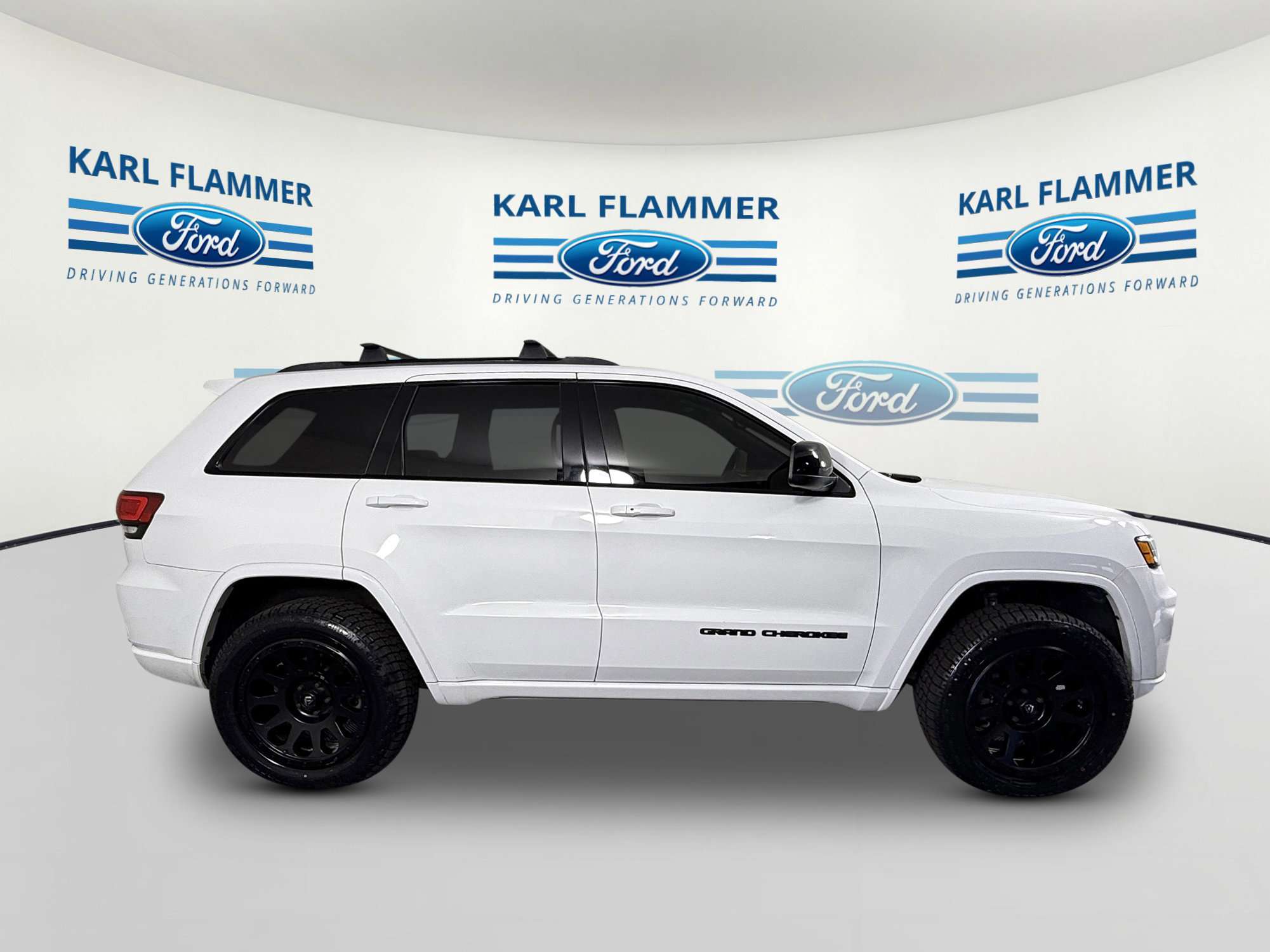 Used 2020 Jeep Grand Cherokee Altitude image 2