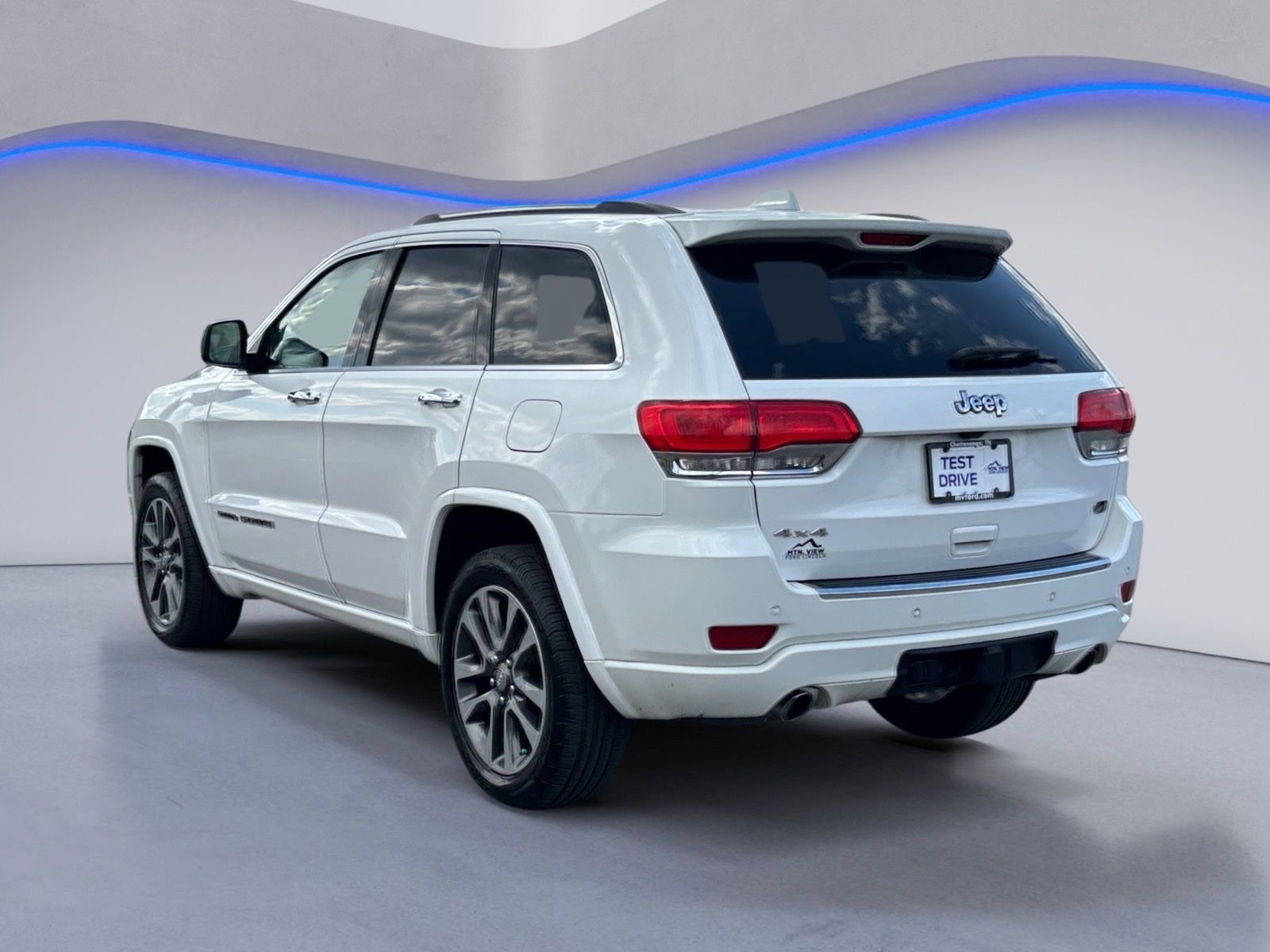 Used 2018 Jeep Grand Cherokee Overland image 3