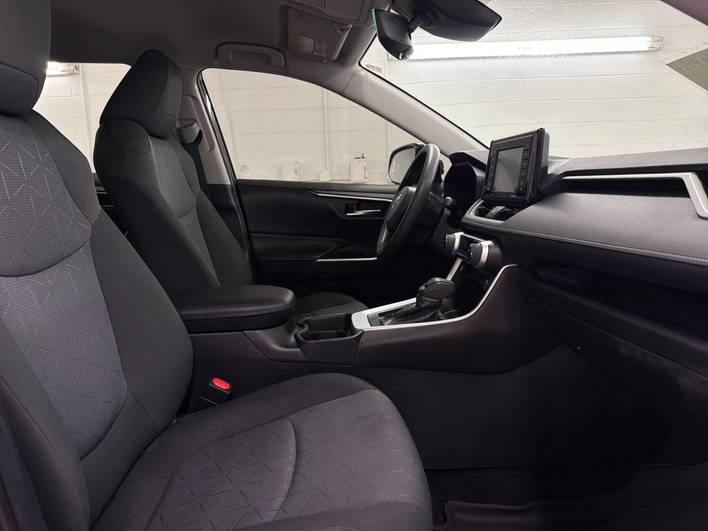 Used 2020 Toyota RAV4 XLE FWD image 28