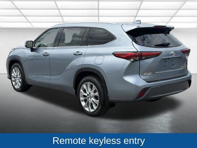 Used 2023 Toyota Highlander Limited AWD/4WD image 11