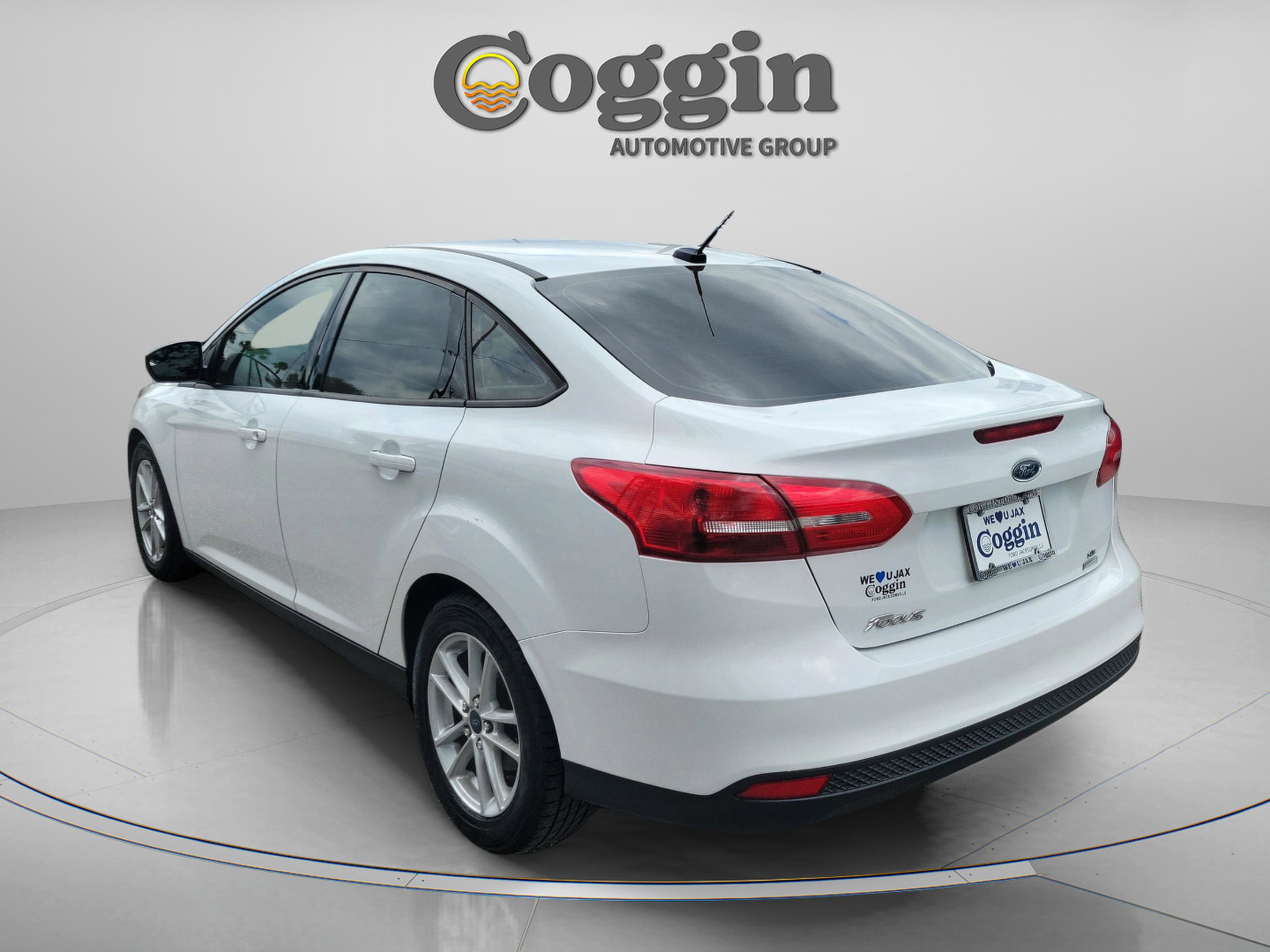 Certified 2017 Ford Focus SE FWD image 2